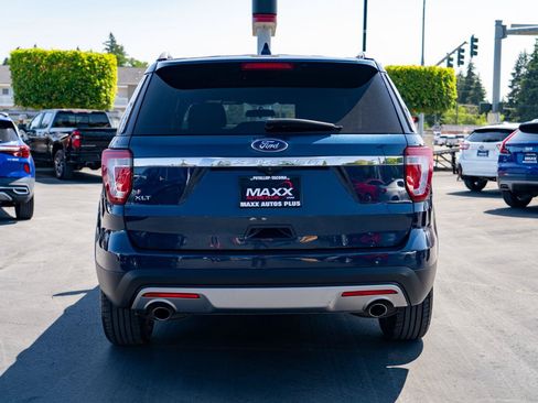 Used 2017 Ford Explorer XLT FWD image 10