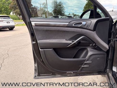 Used 2017 Porsche Cayenne GTS AWD/4WD image 37