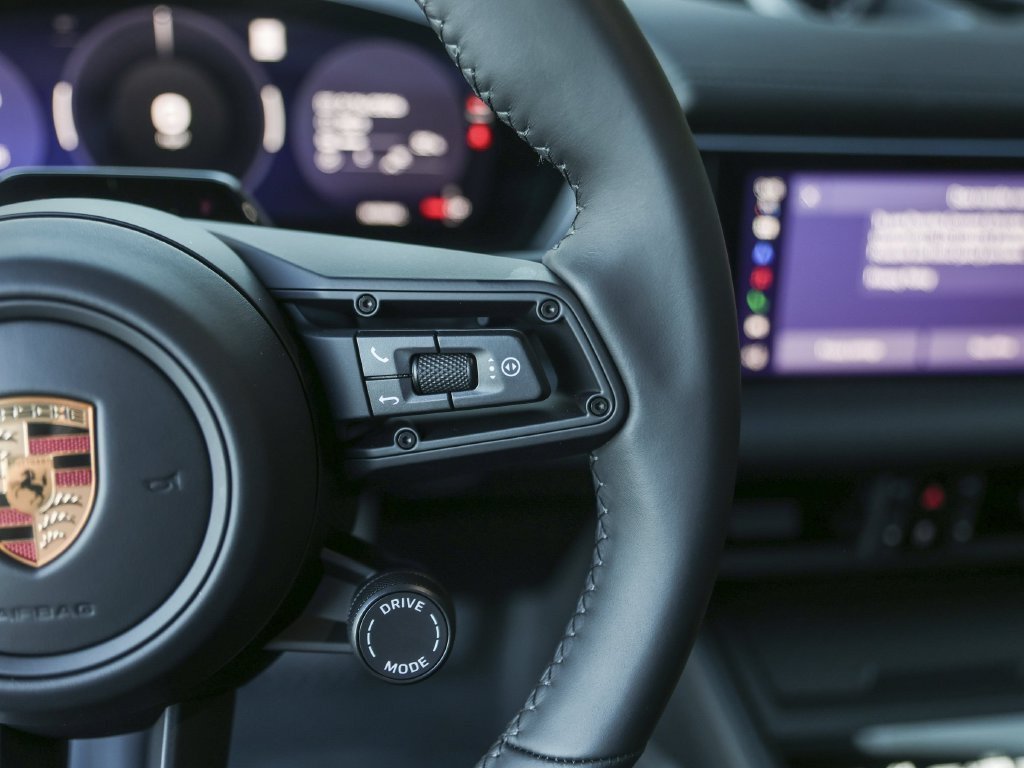 Certified 2026 Porsche Macan Electric RWD image 20