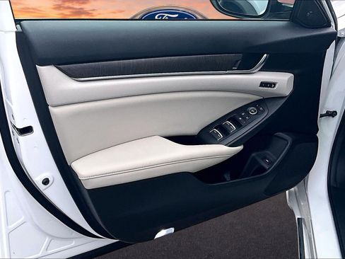 Used 2021 Honda Accord Touring image 23