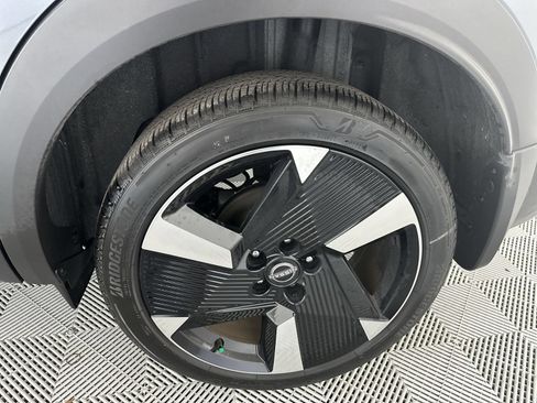 Used 2025 Nissan Kicks SR FWD image 10