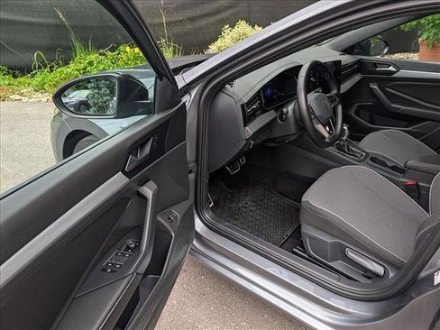 Certified 2025 Volkswagen Jetta Sport FWD image 23