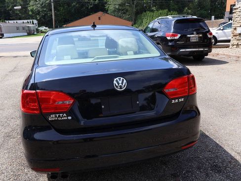 Used 2011 Volkswagen Jetta SE FWD image 8