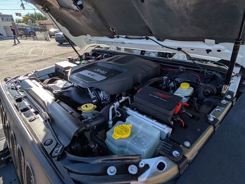 Used 2015 Jeep Wrangler Unlimited Rubicon image 38