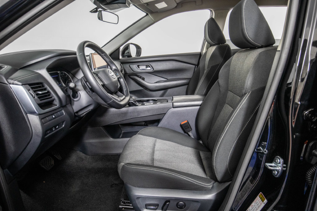Used 2025 Nissan Rogue SV FWD image 10