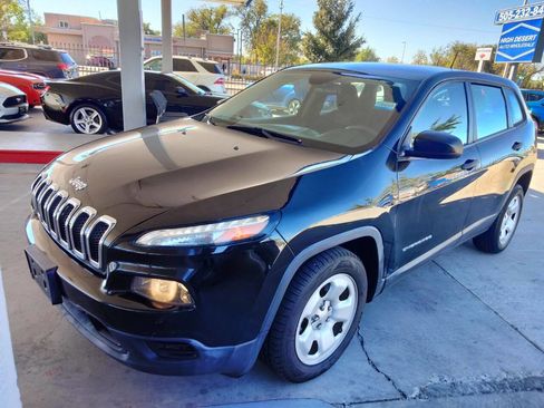 Used 2016 Jeep Cherokee Sport image 6