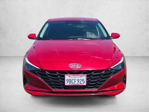 Used 2022 Hyundai Elantra SEL w/ Convenience Package FWD image 2