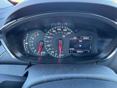 Used 2019 Chevrolet Trax LT w/ Sun & Sound Package image 18