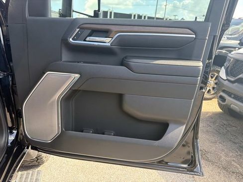Used 2024 Chevrolet Silverado 2500 High Country w/ High Country Premium Package AWD/4WD image 18