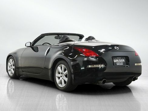 Used 2005 Nissan 350Z Touring RWD image 3