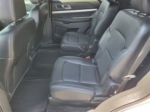 Used 2017 Ford Explorer XLT w/ Equipment Group 202A image 12