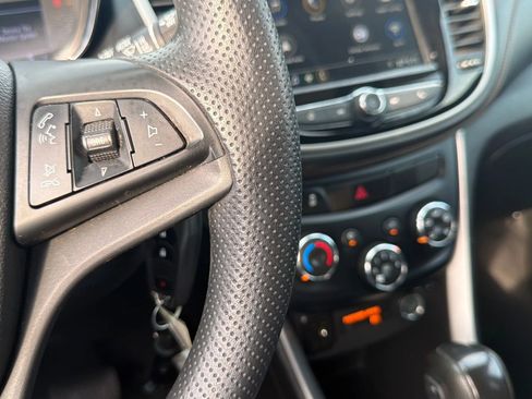 Used 2019 Chevrolet Trax LS FWD image 24