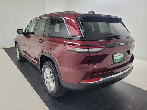Used 2023 Jeep Grand Cherokee Laredo X AWD/4WD image 5