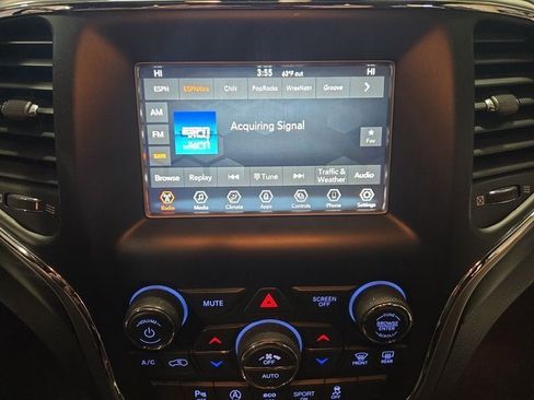 Used 2021 Jeep Grand Cherokee Laredo image 23