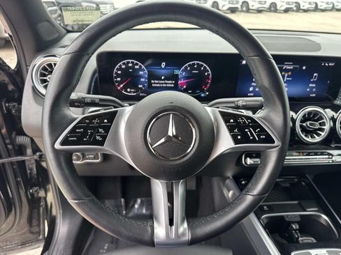 Used 2025 Mercedes-Benz GLB 250 image 21