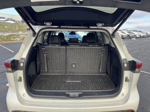 Used 2022 Toyota Highlander XLE image 9