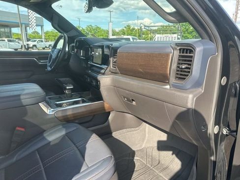 Used 2025 Chevrolet Silverado 1500 High Country w/ High Country Premium Package AWD/4WD image 34