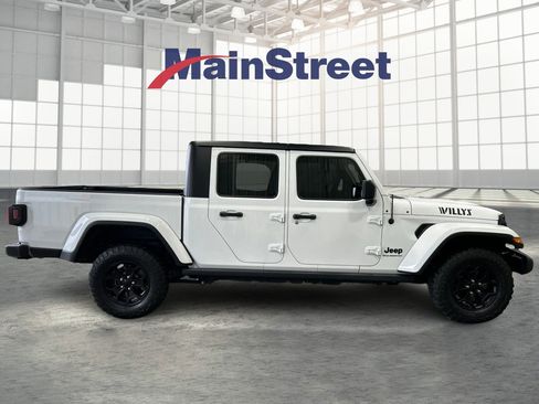 Used 2023 Jeep Gladiator Sport image 6