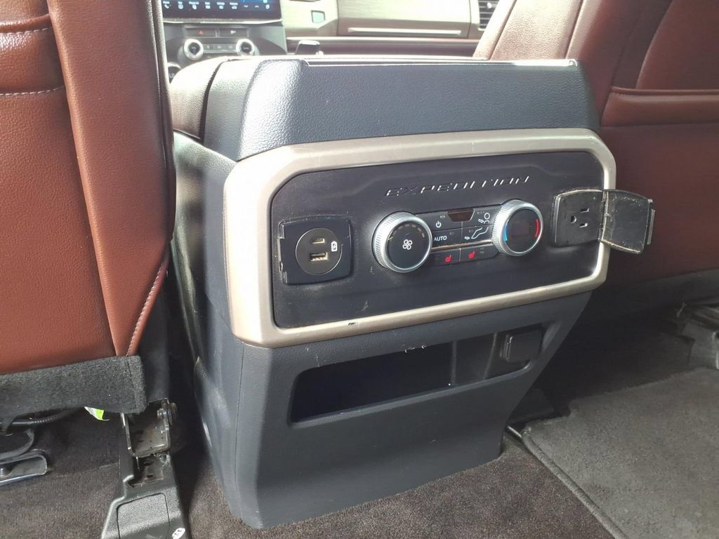 Used 2022 Ford Expedition Limited RWD image 16