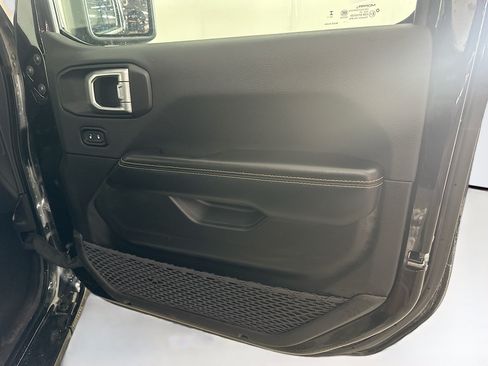 Used 2024 Jeep Wrangler Unlimited Sahara AWD/4WD image 29