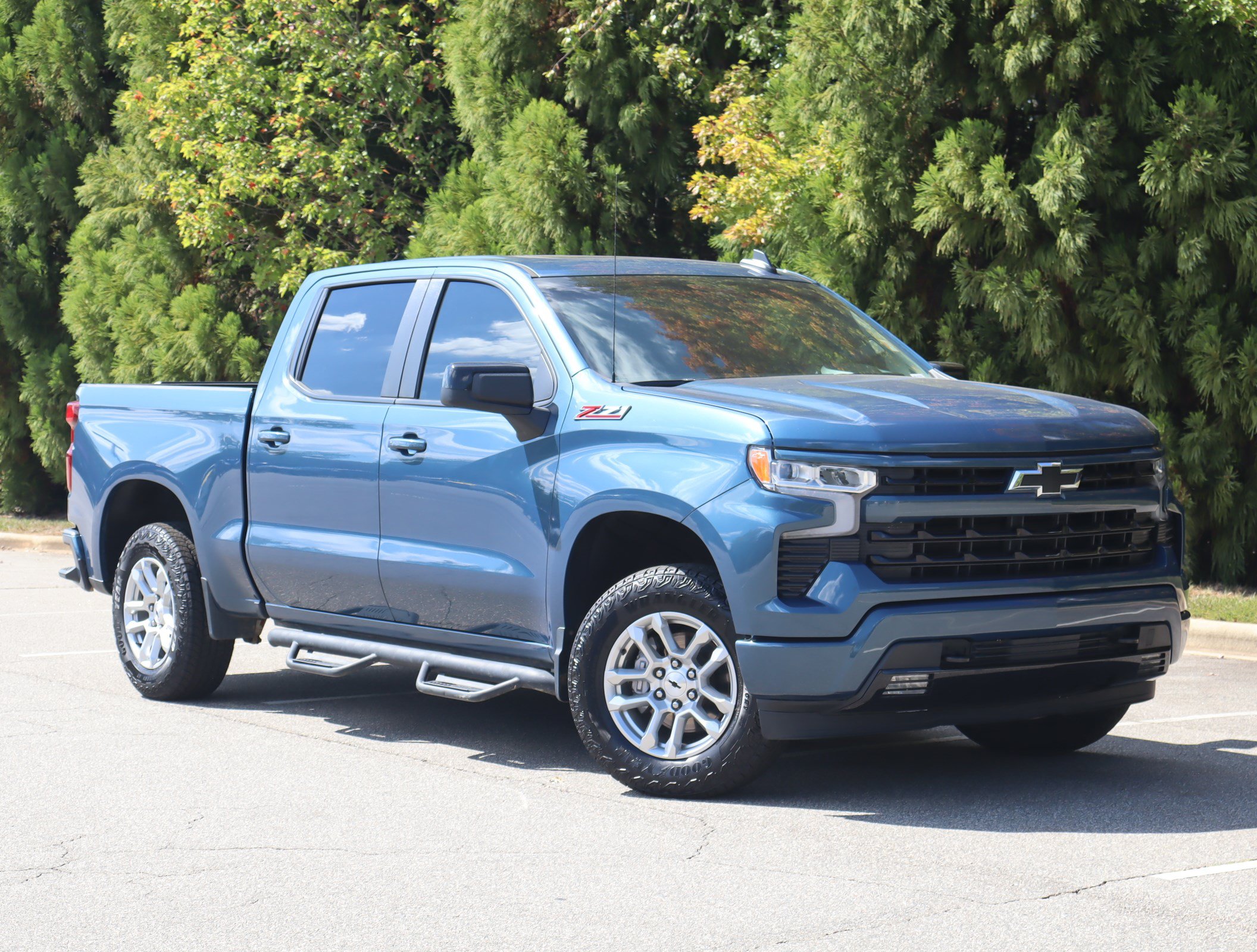 Used 2024 Chevrolet Silverado 1500 RST w/ Convenience Package II AWD/4WD image 2