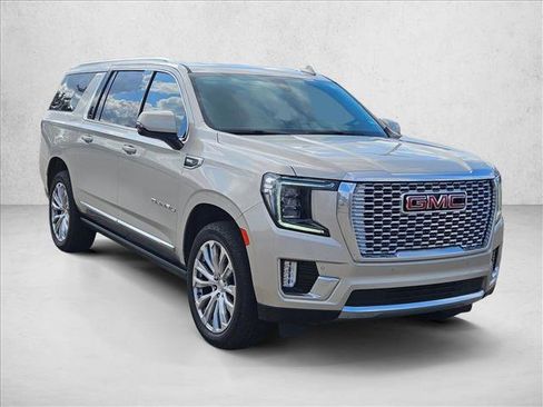 Used 2022 GMC Yukon XL Denali image 3