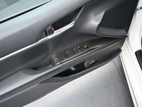 Used 2024 Toyota Camry SE image 18
