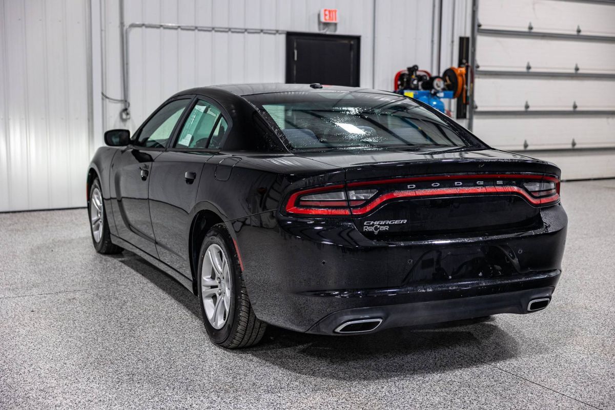 Used 2017 Dodge Charger SE w/ Popular Equipment Group RWD image 3