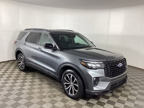 Used 2025 Ford Explorer ST-Line AWD/4WD image 1
