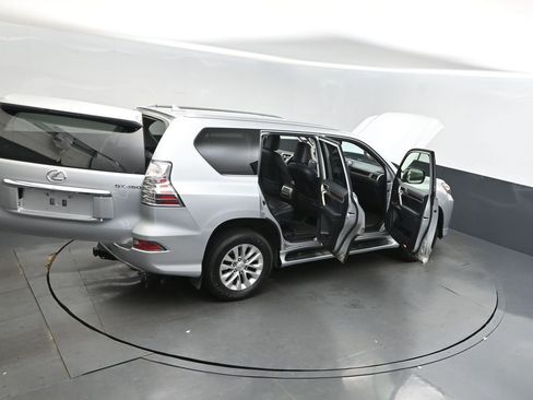 Used 2015 Lexus GX 460 image 40