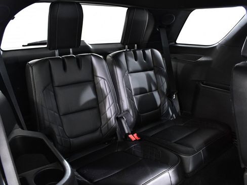 Used 2018 Ford Explorer Platinum image 19