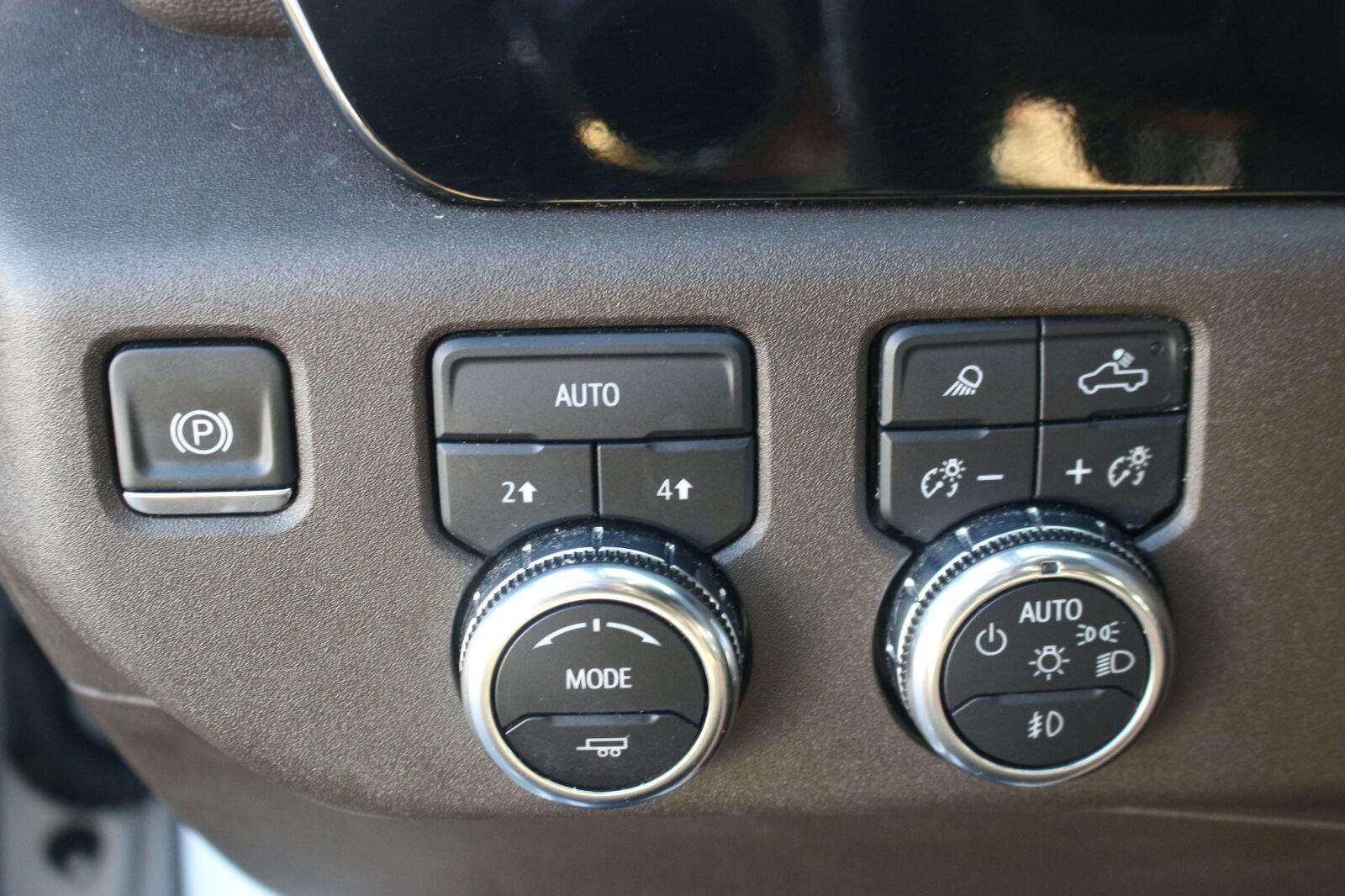 Used 2025 GMC Sierra 1500 SLT AWD/4WD image 32