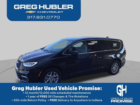 Used 2024 Chrysler Pacifica Touring-L FWD image 11