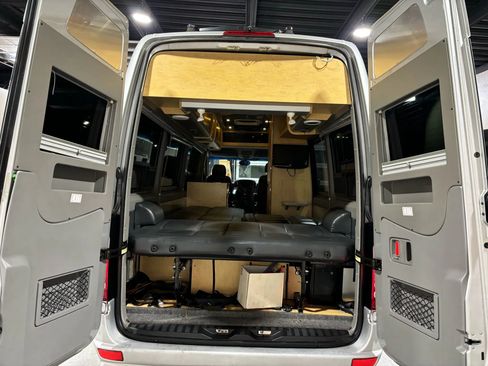 Used 2008 Freightliner Sprinter 3500 image 38