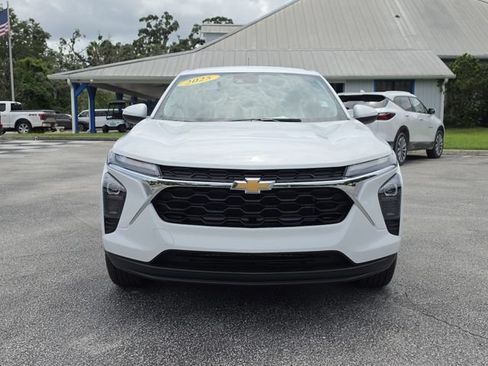 Used 2025 Chevrolet Trax LS w/ LS Convenience Package FWD image 8