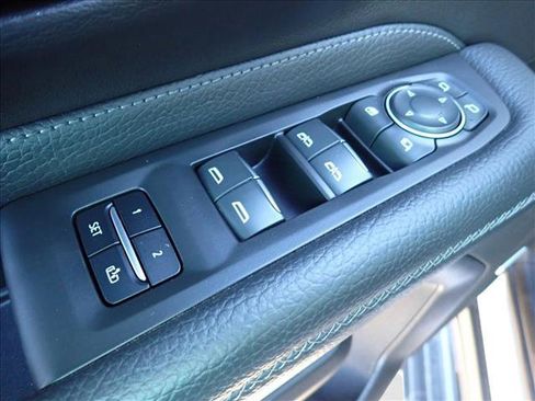 Used 2022 GMC Yukon XL Denali w/ Denali Premium Package image 18