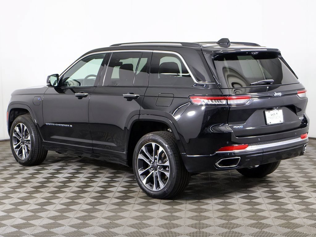 Used 2022 Jeep Grand Cherokee Overland w/ Luxury Tech Group IV AWD/4WD image 14
