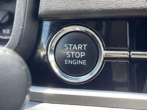 Used 2024 Mitsubishi Outlander SE FWD image 29