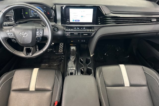 Used 2025 Toyota Camry SE FWD image 15