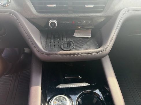 Used 2025 Ford Explorer Platinum AWD/4WD image 21