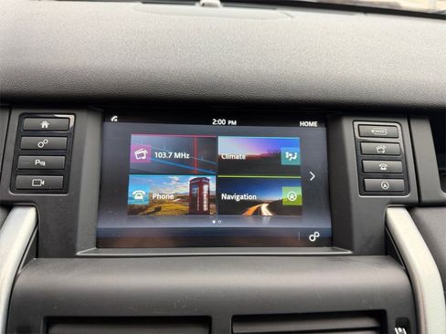 Used 2018 Land Rover Discovery Sport SE image 19