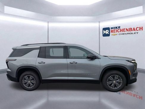 New 2026 Chevrolet Traverse LT w/ Driver Confidence Package FWD image 4