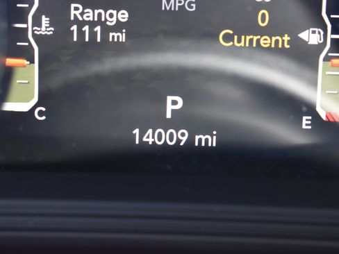 Used 2024 Jeep Wrangler Unlimited Rubicon w/ Convenience Group AWD/4WD image 33