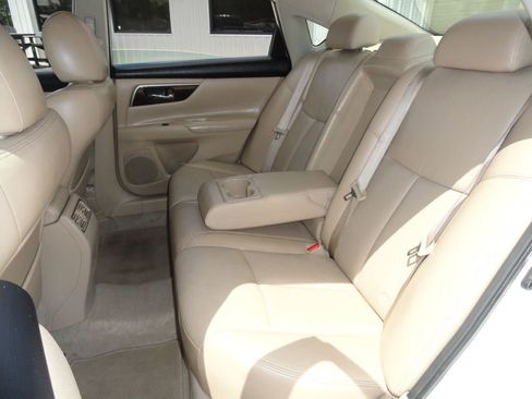 Used 2014 Nissan Altima 2.5 SL w/ Technology Package FWD image 9