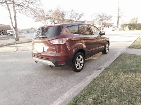 Used 2014 Ford Escape SE image 2