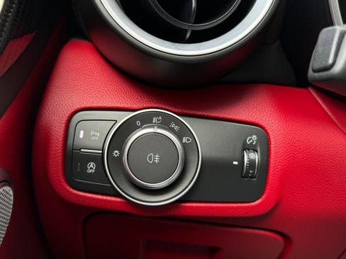 Used 2021 Alfa Romeo Giulia Quadrifoglio image 16