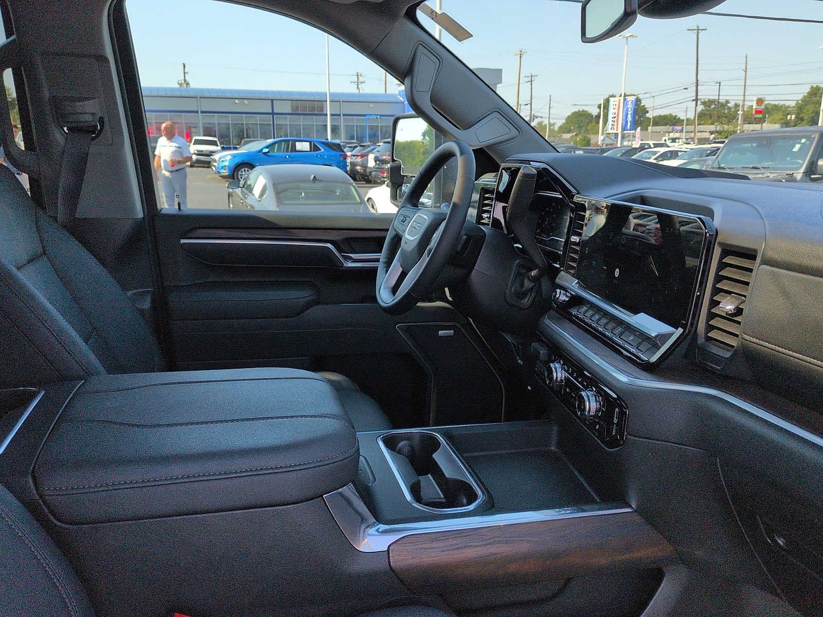 Used 2025 GMC Sierra 2500 SLT w/ SLT Premium Package AWD/4WD image 10