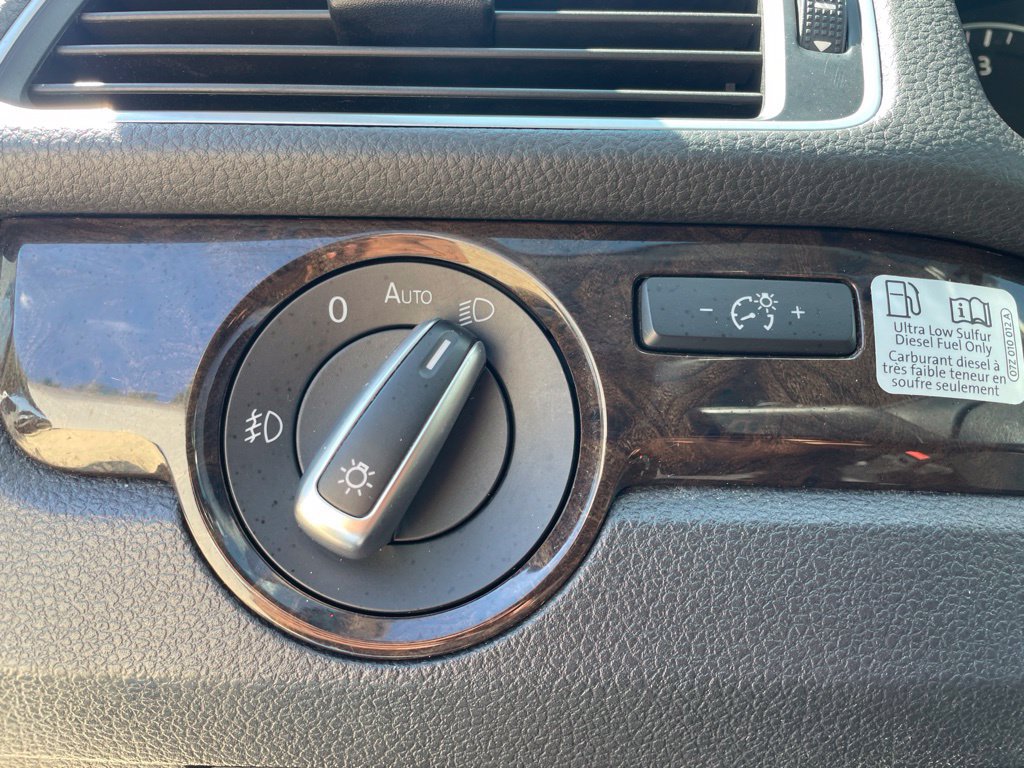 Used 2014 Volkswagen Passat TDI SEL Premium FWD image 16