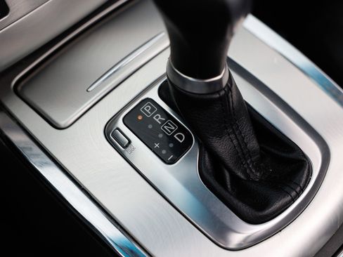 Used 2014 INFINITI Q60 Convertible w/ Premium Package image 45