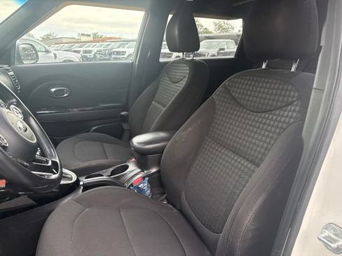 Used 2014 Kia Soul ! w/ Sun & Sound Package FWD image 9